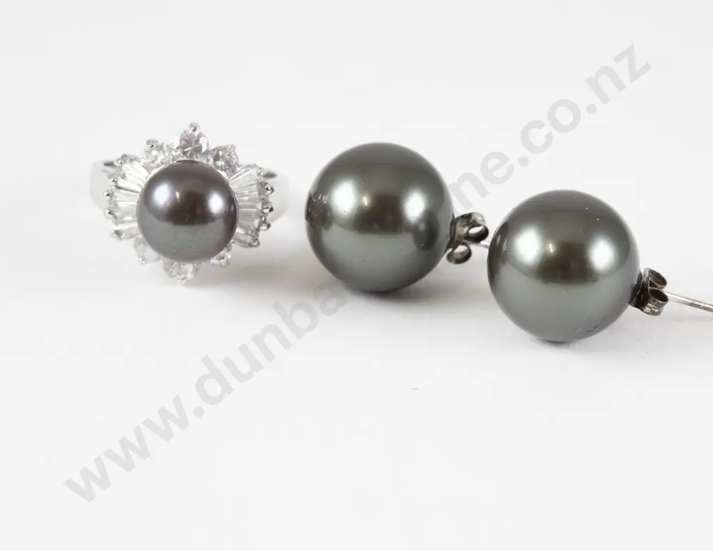 18ct White Gold Plated Fresh Water Black Pearl Cluster Ring Image 1++