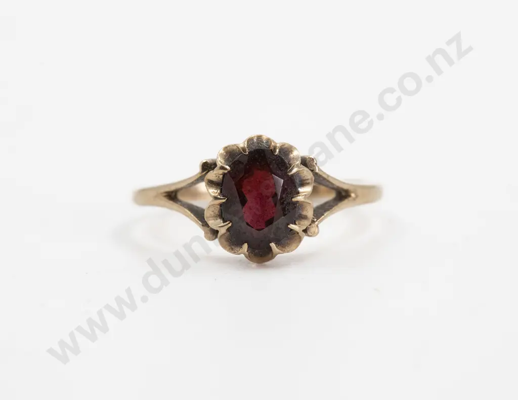 9ct Single Garnet Dress Ring Image 1++