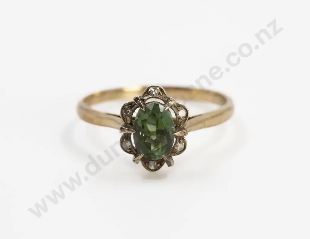 9ct Single Peridot & Six Diamond Cluster Ring Image 1++