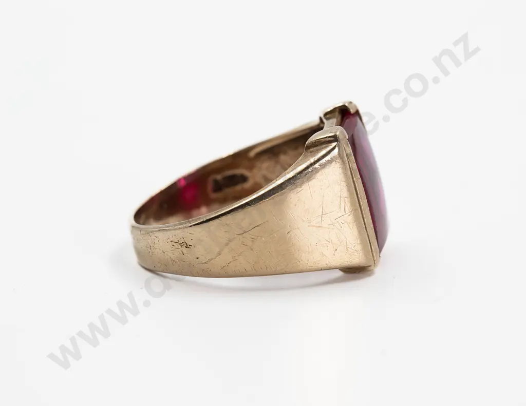 9ct Gents Single Imitation Ruby Signet Ring Image 1++