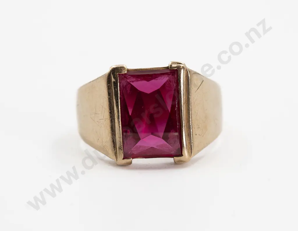 9ct Gents Single Imitation Ruby Signet Ring Image 1++