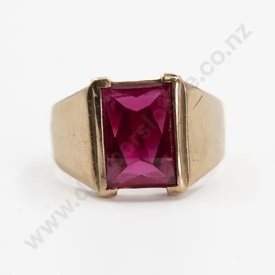 9ct Gents Single Imitation Ruby Signet Ring