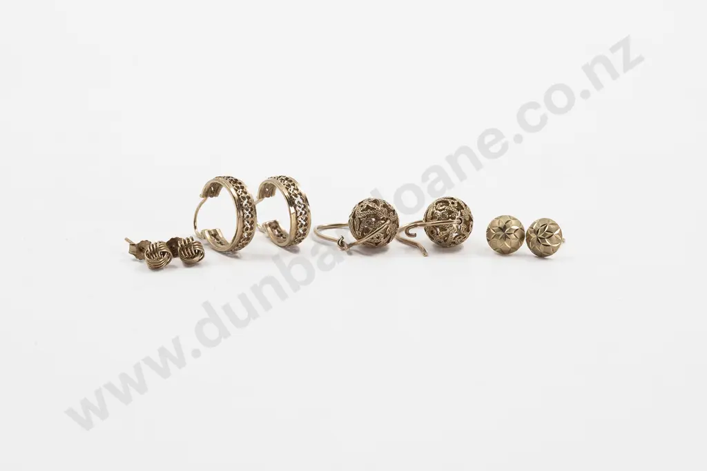 Four Pair Various 9ct Bead and Loop Earrings Image 1++