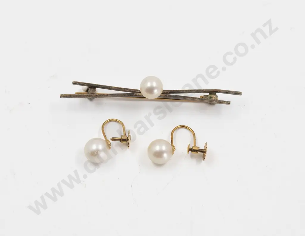 Pair 9ct Mounted Single Cultured Pearl Earrings Image 1++