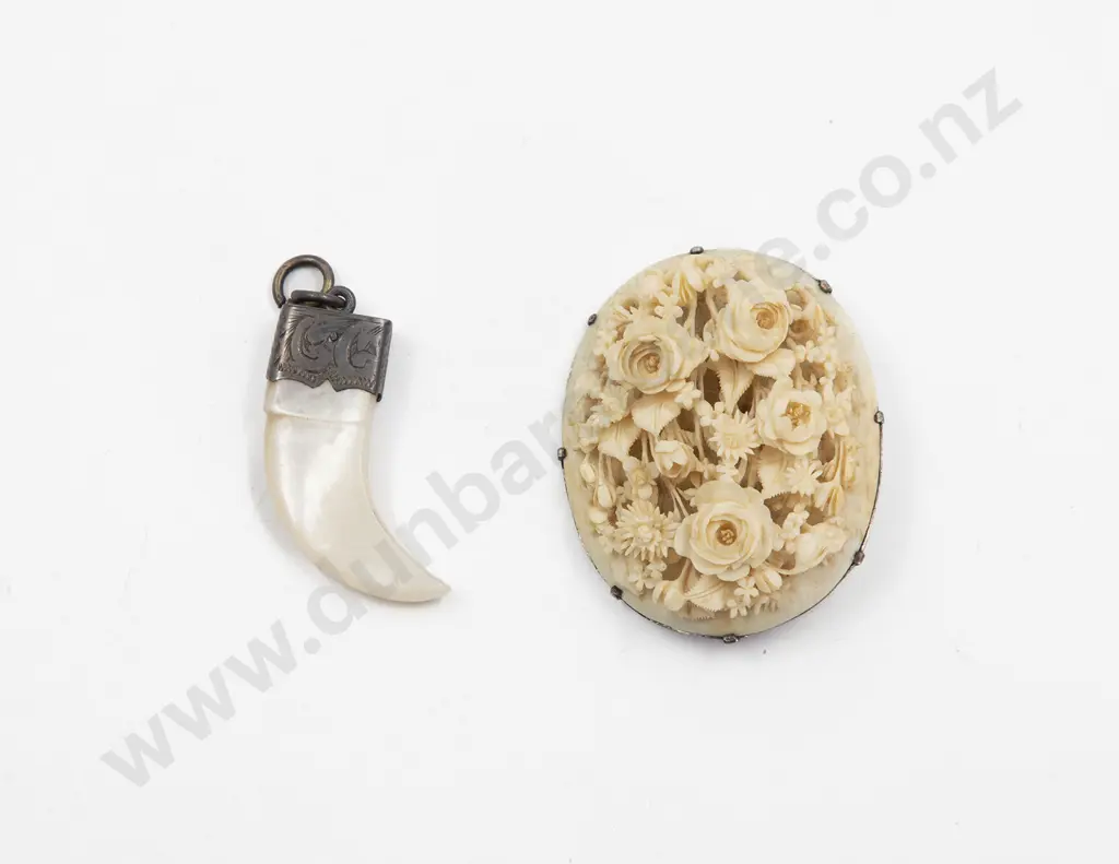 Finely Floral Carved Ivory Brooch Image 1++
