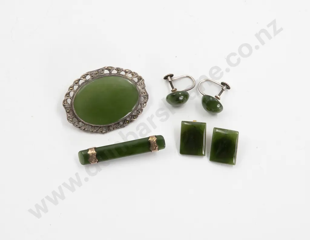 NZ S/S Framed Greenstone Oval Panel Brooch Image 1++