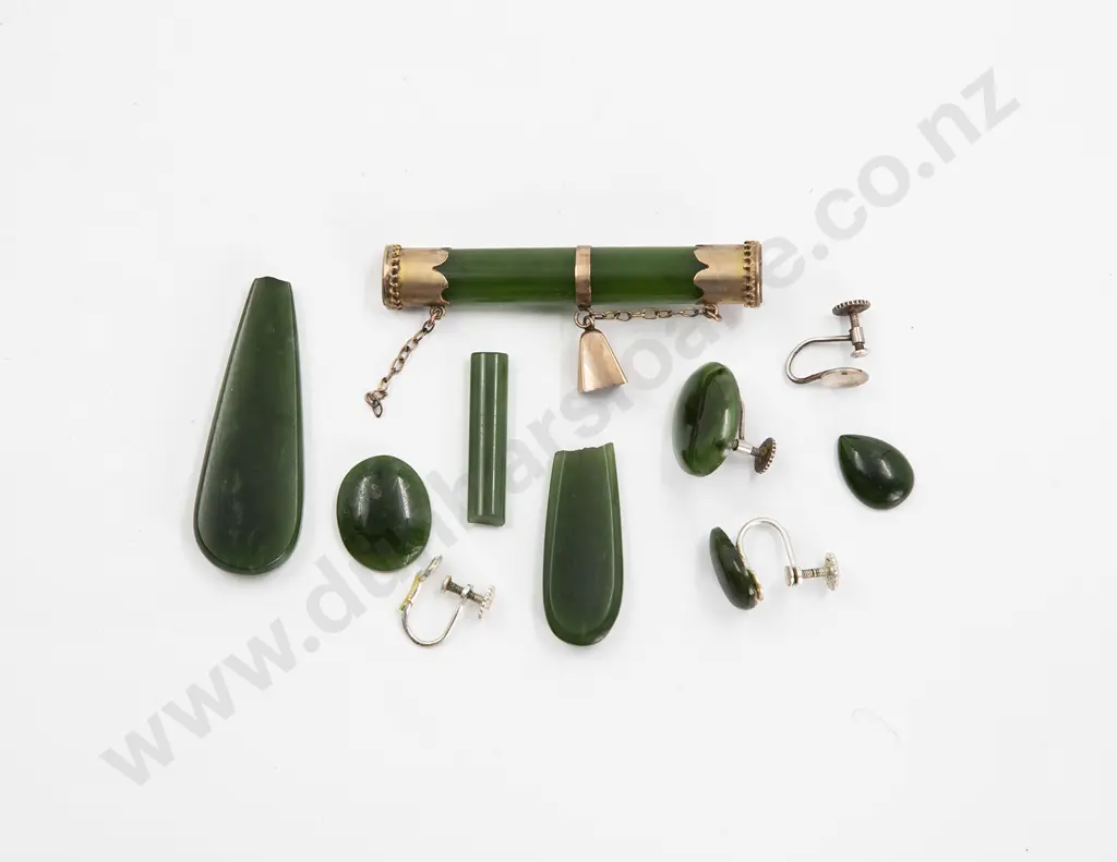 NZ Greenstone 9ct Mounted Bar Brooch Image 1++