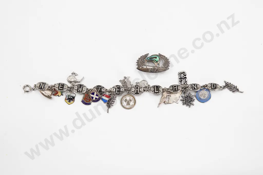 NZ Tourist Ware White Metal Charm Bracelet Image 1++