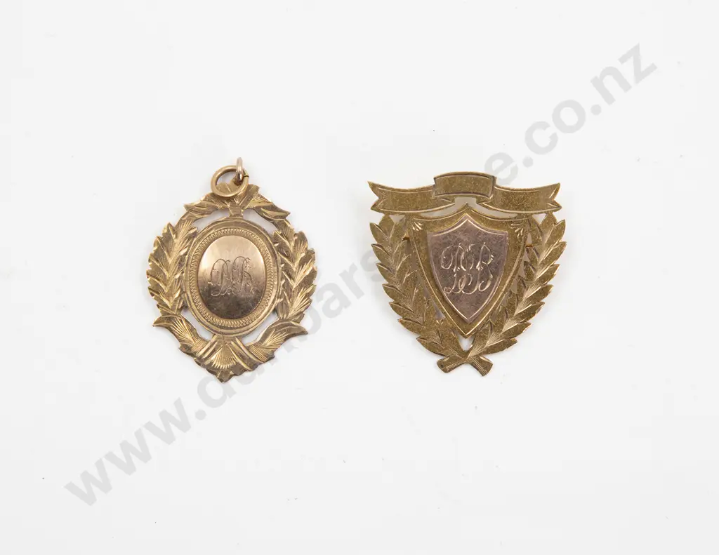 9ct Medallion Pendant and Medallion Brooch Image 1++