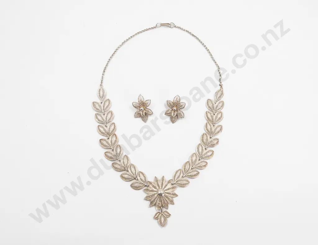 Silver Filigree Floral Necklace Image 1++