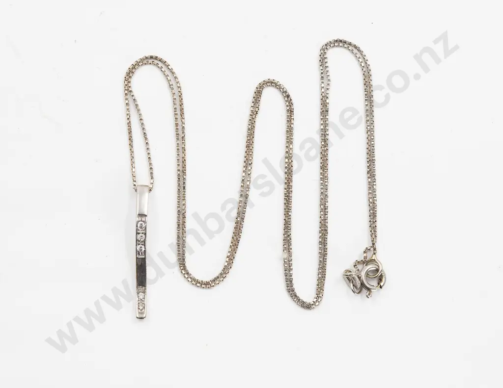 Italian 9ct White Gold Five Stone Diamond Curved Pendant Rail Image 1++
