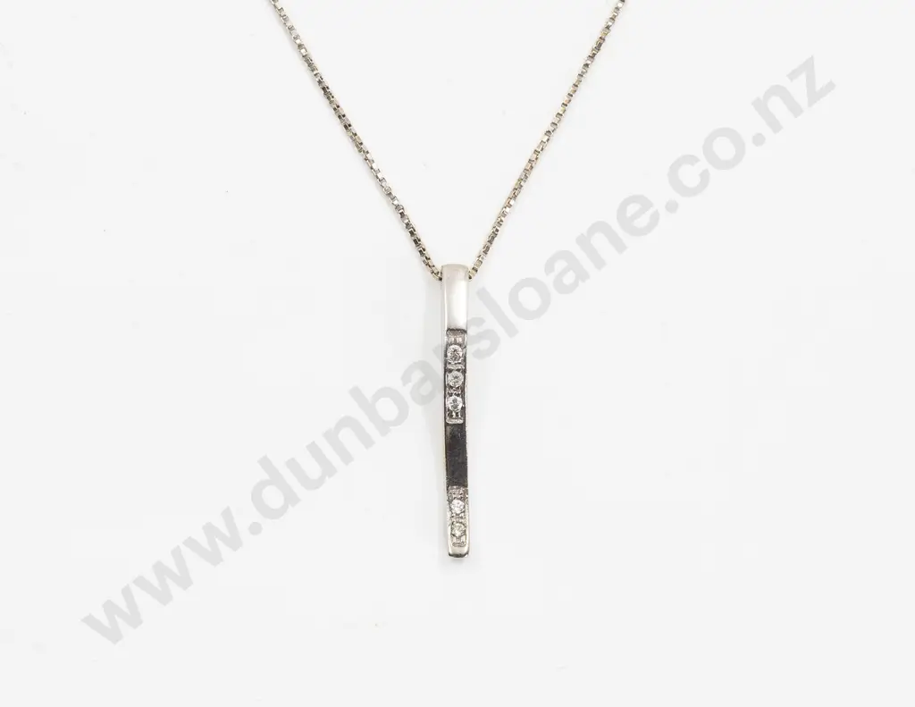 Italian 9ct White Gold Five Stone Diamond Curved Pendant Rail Image 1++