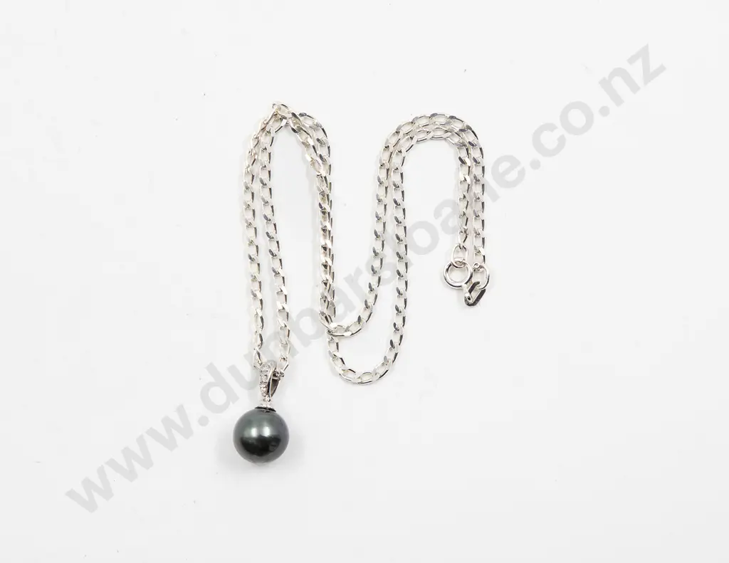 18ct White Gold Mounted SIngle South Pacific Black Pearl Pendant Image 1++