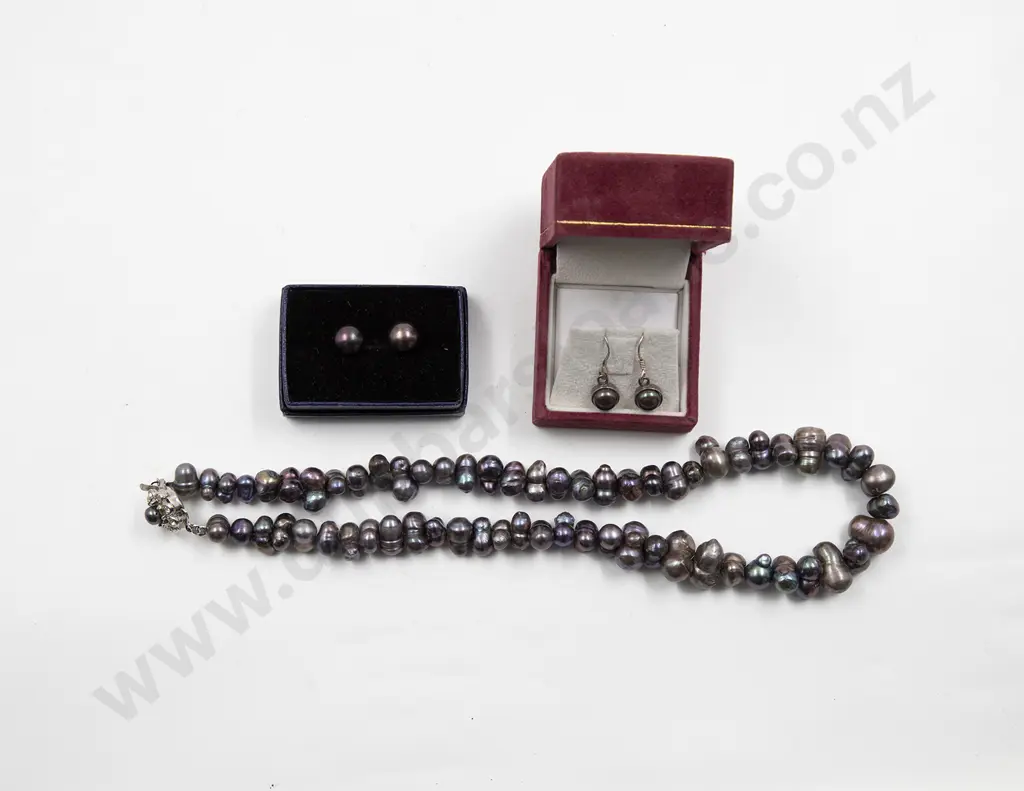 Single Strand Uniform Black Fresh Water Pearl Necklace Image 1++