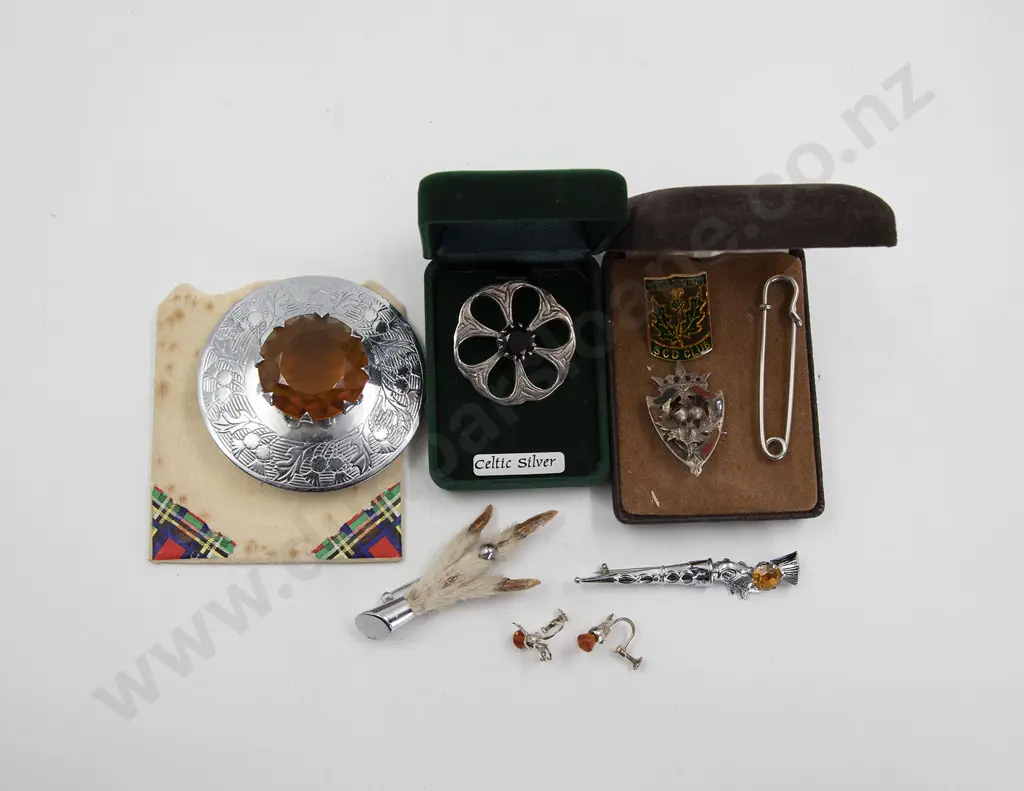S/S Irish Celtic Brooch Image 1++