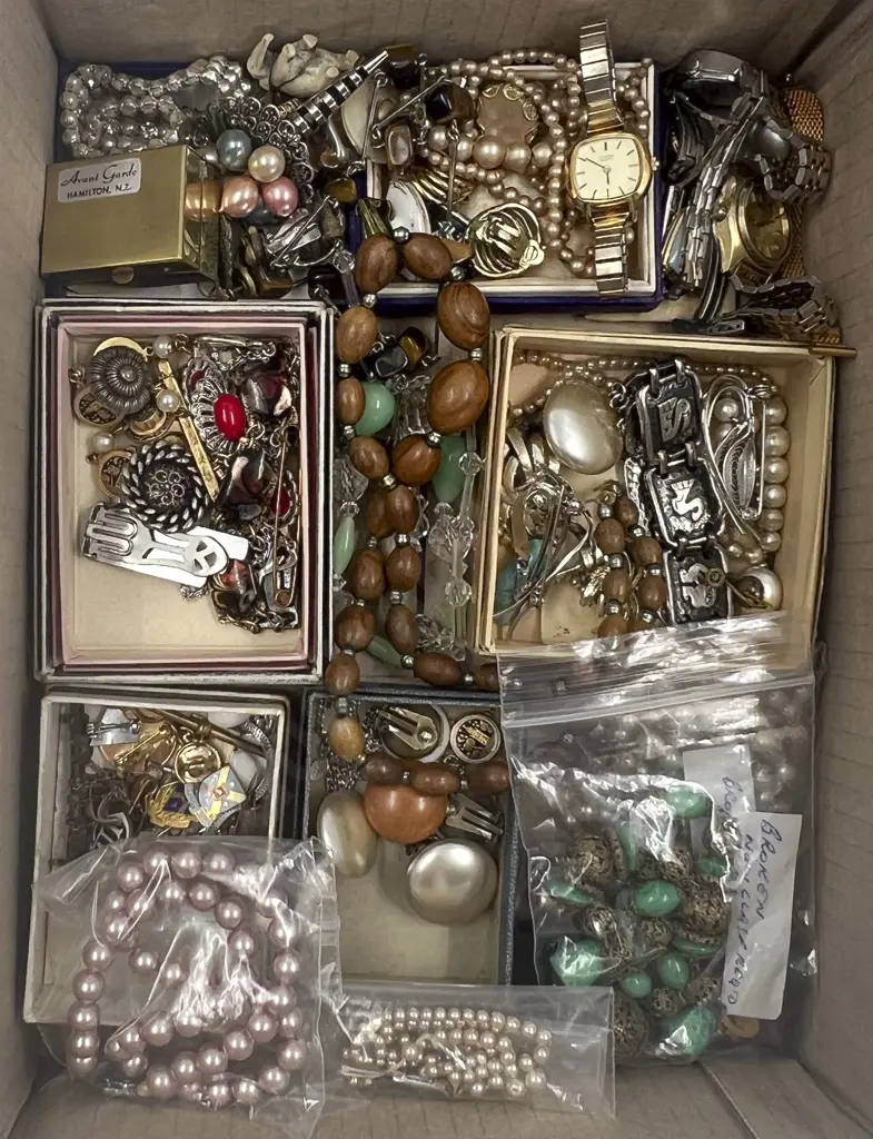Collection Vintage Costume Jewellery Image 1++