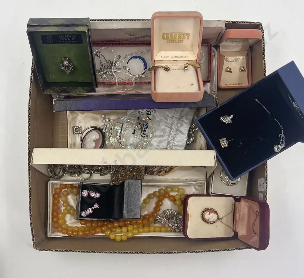 Collection Vintage Costume Jewellery Image 1++