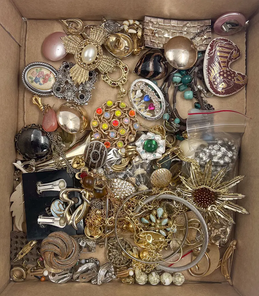 Collection Vintage Costume Jewellery Image 1++