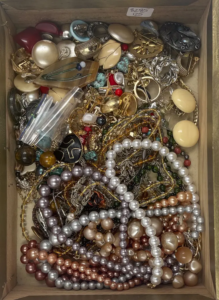 Collection Vintage Costume Jewellery Image 1++