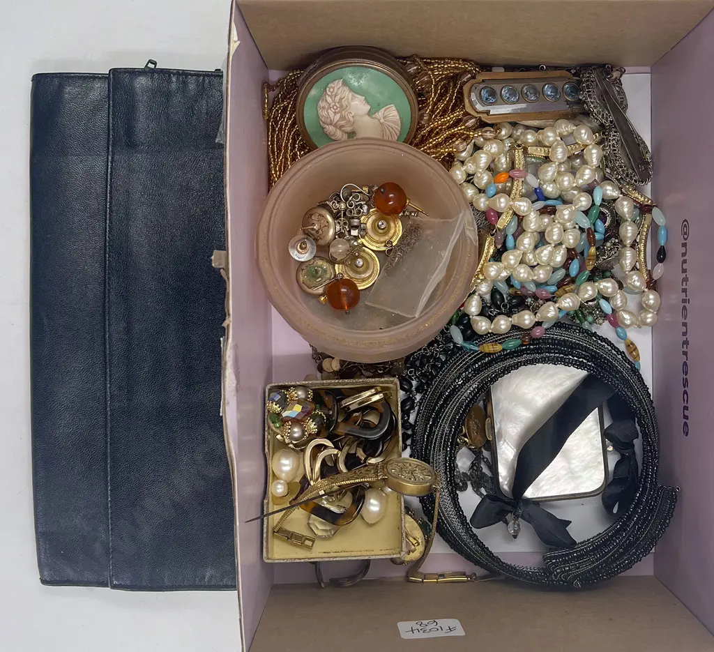 Small Qty Mixed Vintage and Modern Costume Jewellery Image 1++