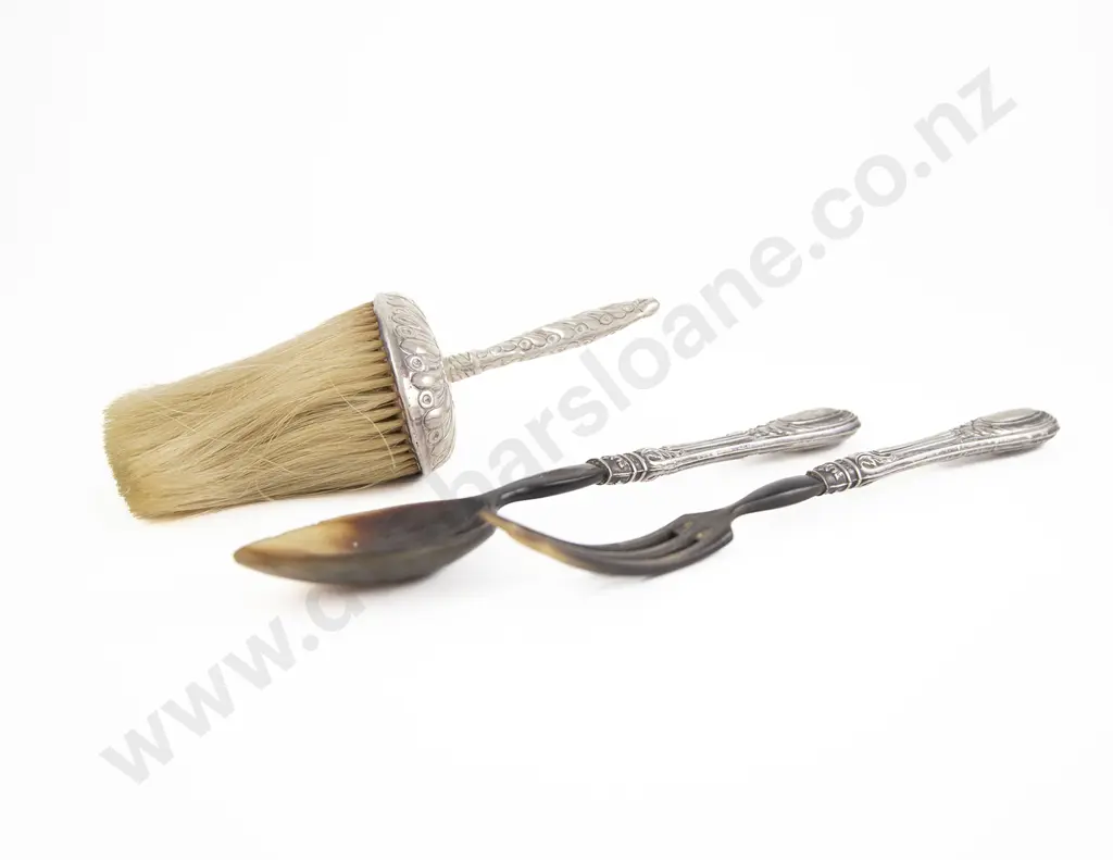 Vict S/S Handled Crumb Brush Image 1++