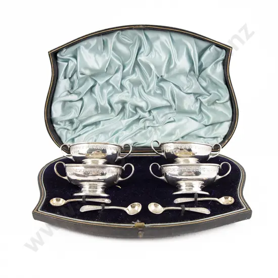 Cased Vict S/S 8 Piece Salt Set