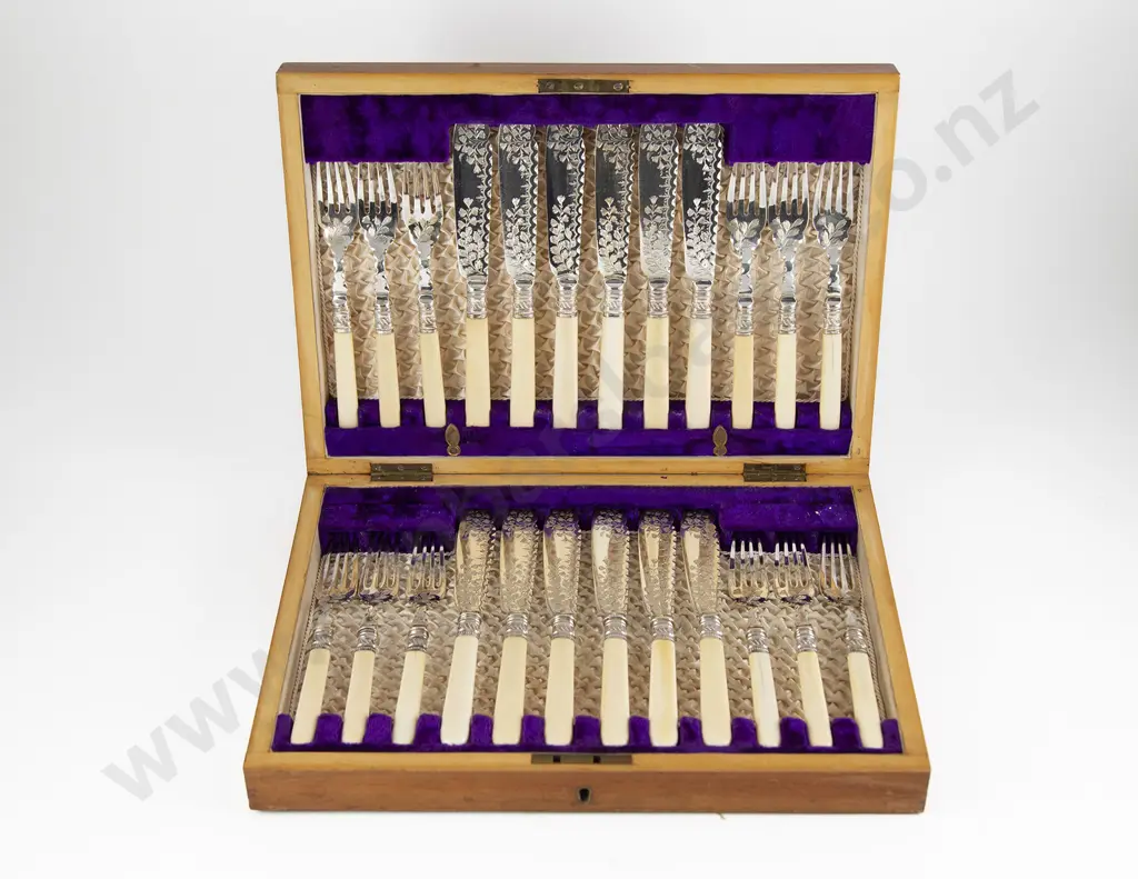 Late Vict Canteen Of 12 S/P & Ivory Handled Fish Knives & 12 Forks Image 1++