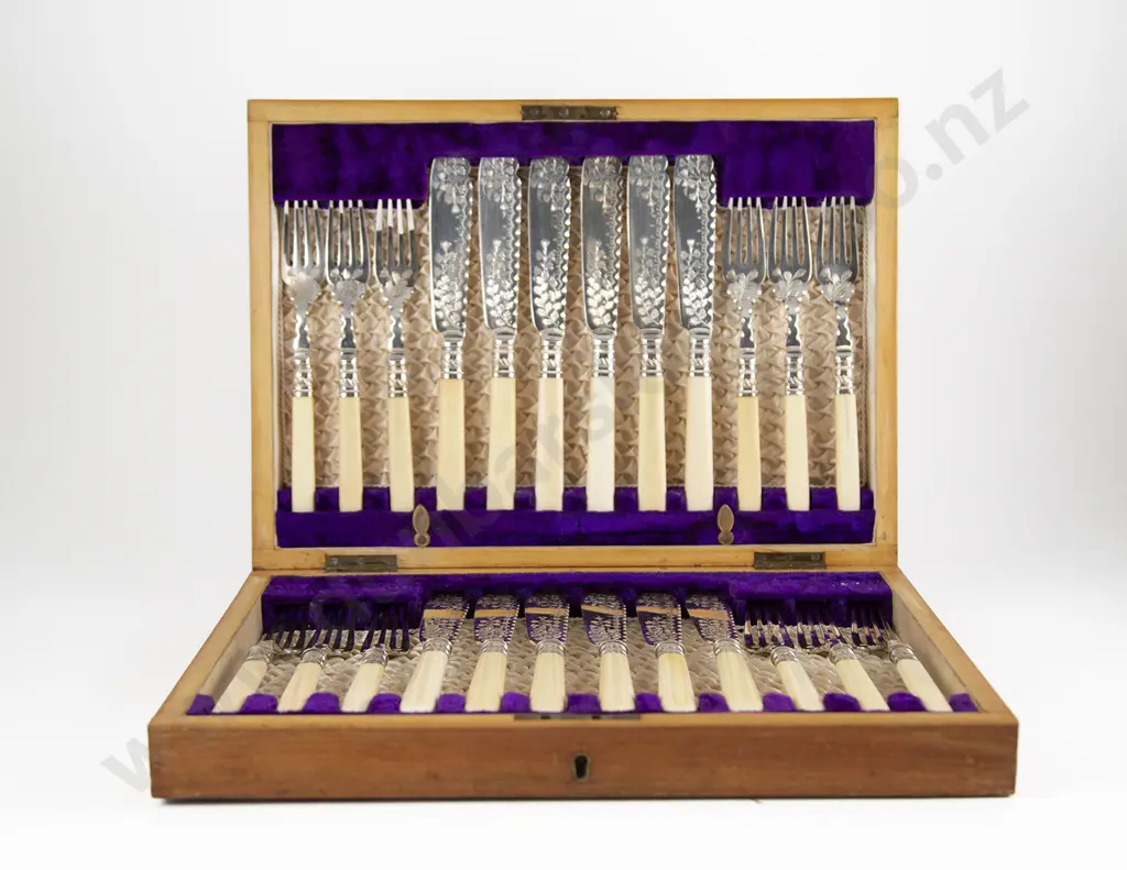 Late Vict Canteen Of 12 S/P & Ivory Handled Fish Knives & 12 Forks Image 1++