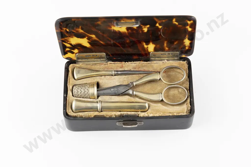 GeoV Tortoise Shell Sewing Box Image 1++
