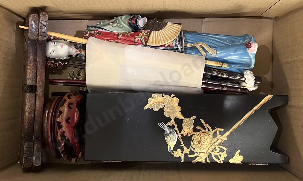 Small Quantity of Assorted Asian Ornaments Together with Large Brass Tray Image 1++