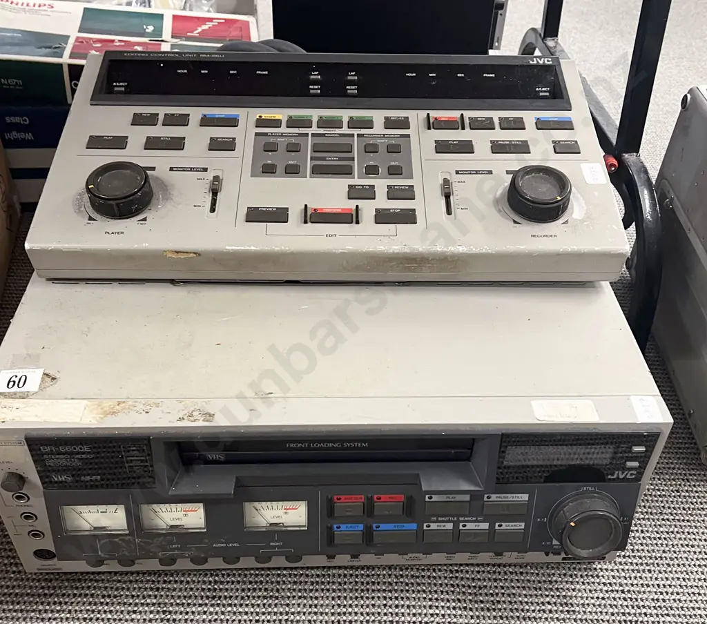 Quantity of Assorted Vintage Electronics Image 1++