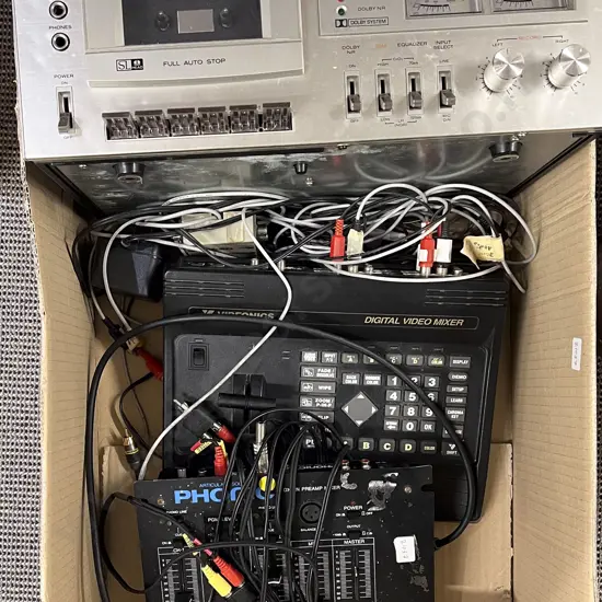 Quantity of Assorted Vintage Electronics
