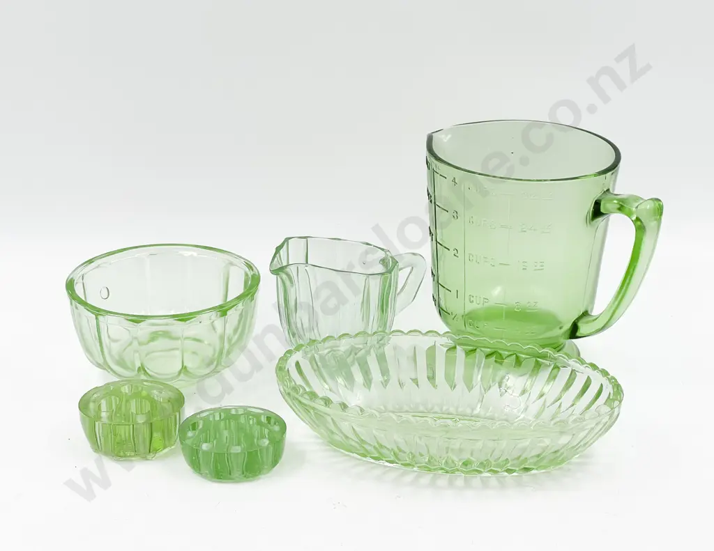Small Quantity of Vintage Green Glass Image 1++