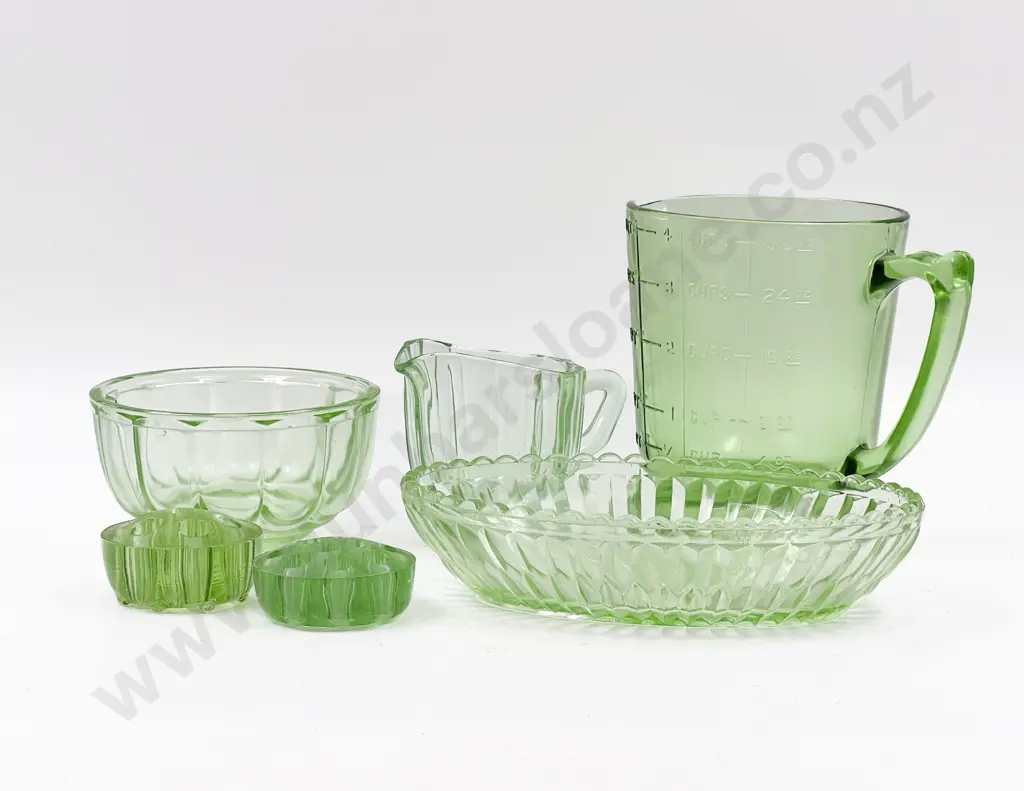 Small Quantity of Vintage Green Glass Image 1++