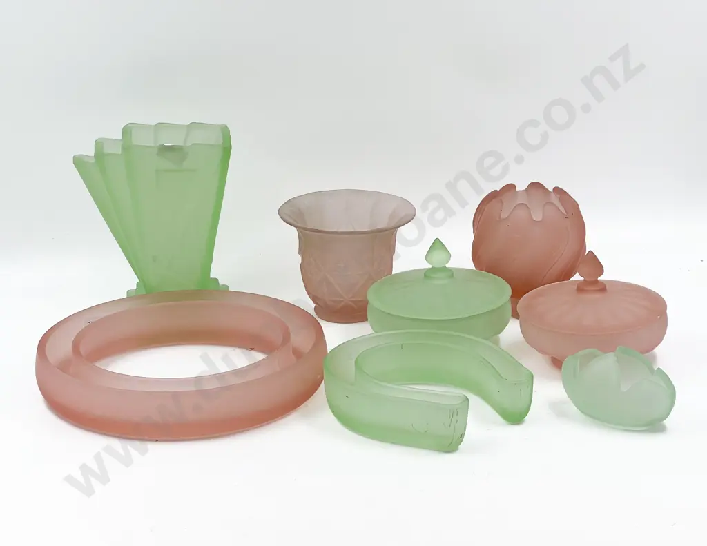 Quantity of Vintage Green and Pink Smoked Glass Image 1++