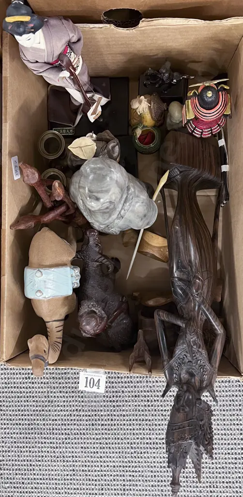 Box of Assorted Ornaments Image 1++