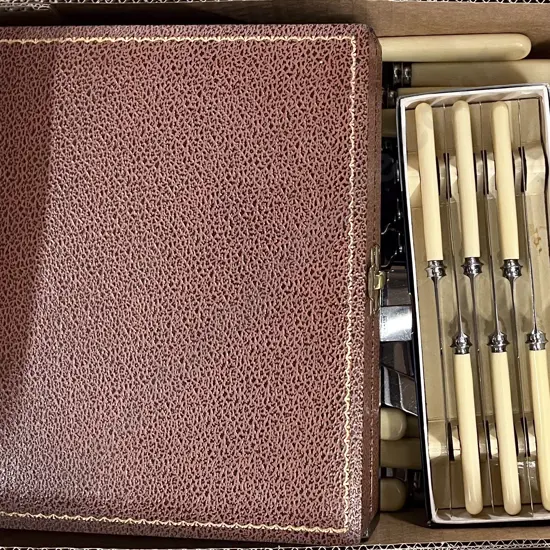 Quantity of Assorted Boxed and Loose Bone Handled Cutlery