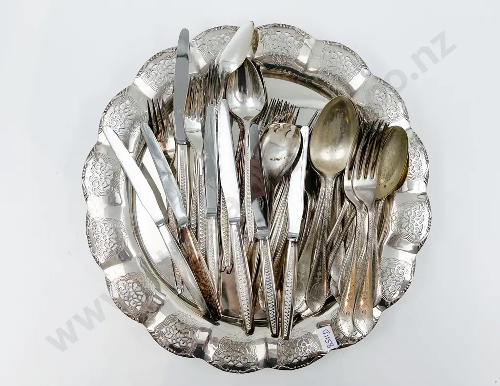 Quantity of S/P Cutlery on Tray Image 1++