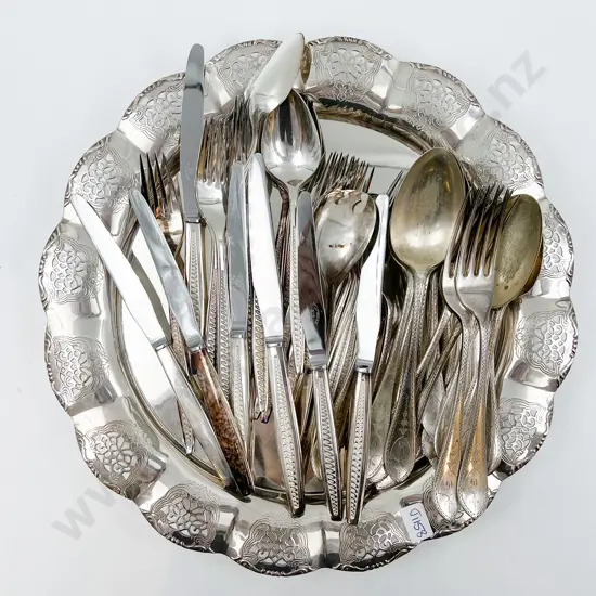 Quantity of S/P Cutlery on Tray