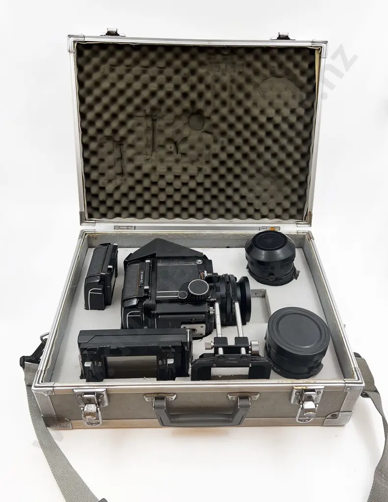 Mamiya RB67 Camera and Accessories in Carrying Case Image 1++