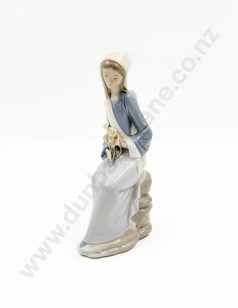 Lladro Seated Lady with Flowers Image 1++