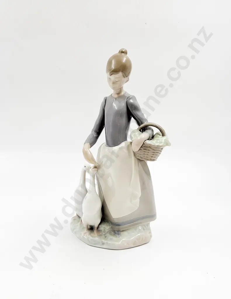 Lladro Figure of Lady Feeding Geese Image 1++