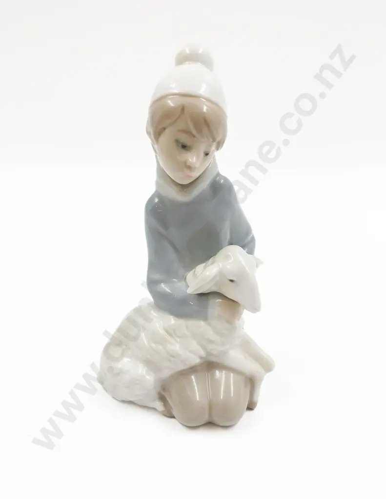 Lladro Figure of Girl with Lamb Image 1++