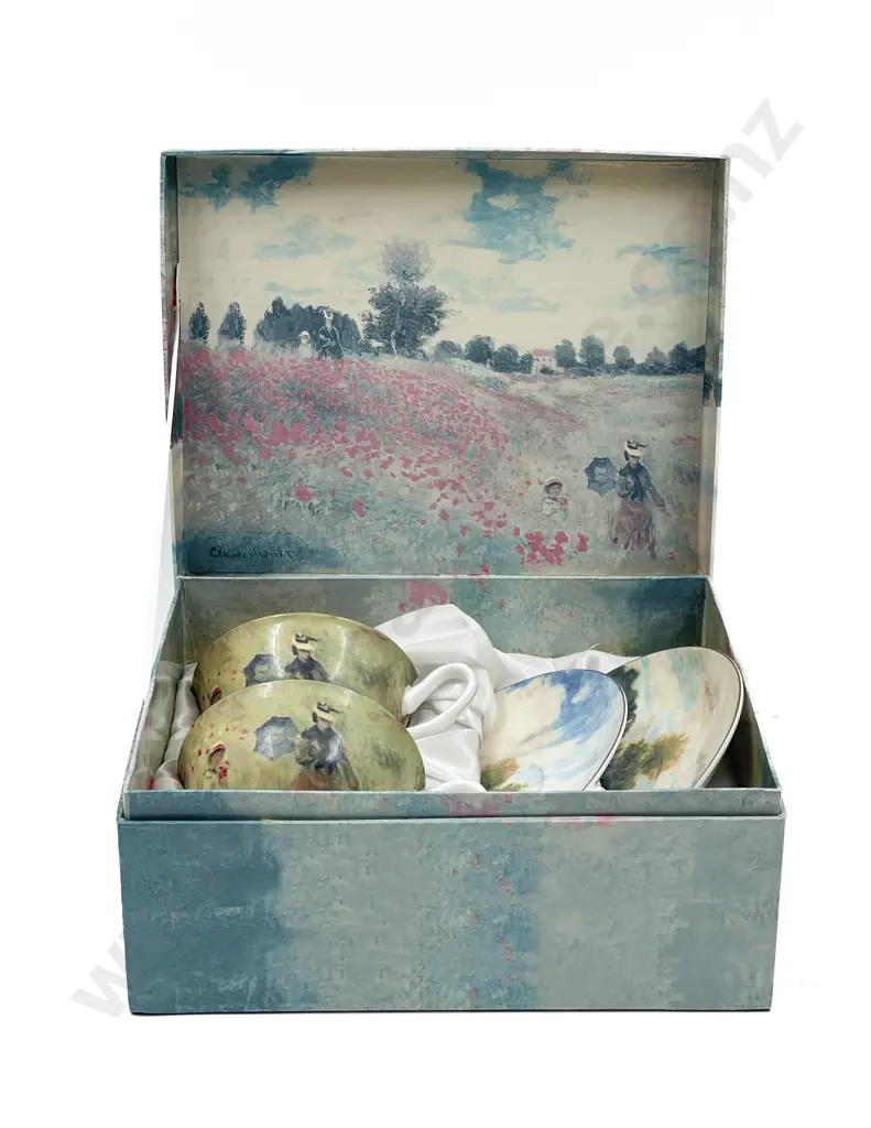 Pair of Decorative Cups and Saucers in Presentation Box Image 1++