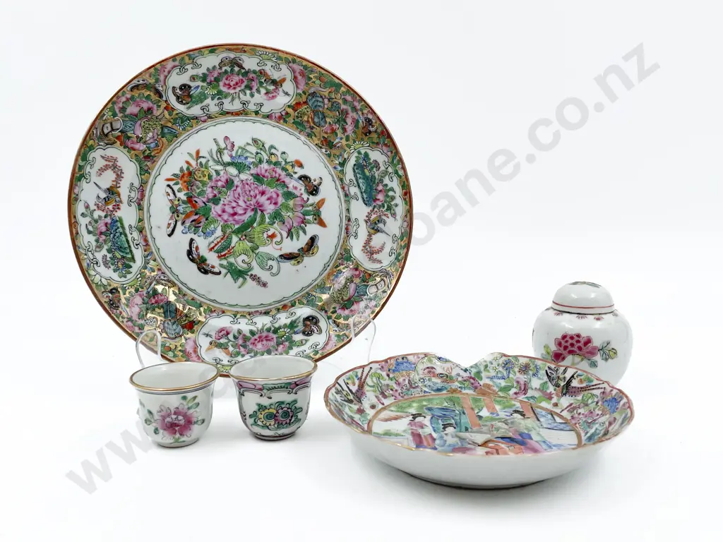 Small Quantity of Assorted Asian China Including Miniature Ginger Jar Image 1++