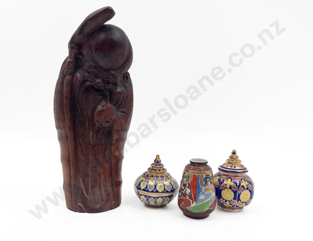 Carved Figure of Immortal with Three Small Pieces of China Image 1++