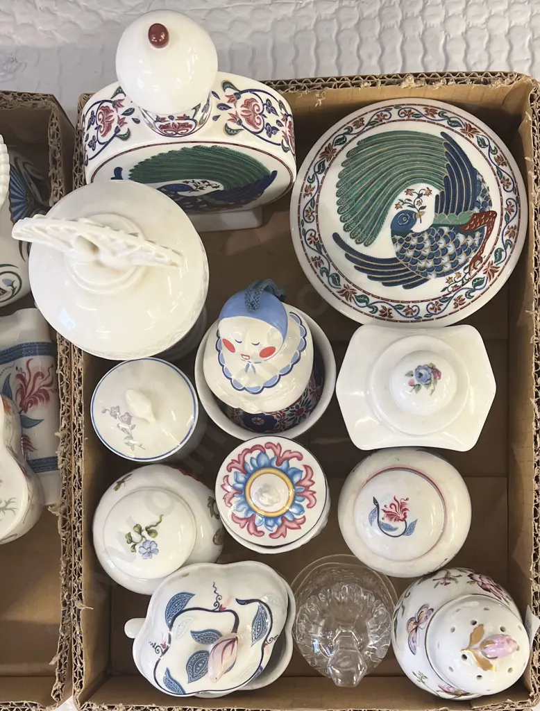 Small Box Quantity of Assorted Elizabeth Arden China etc Image 1++