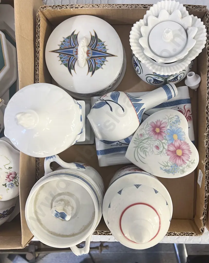 Small Box Quantity of Assorted Elizabeth Arden China Image 1++