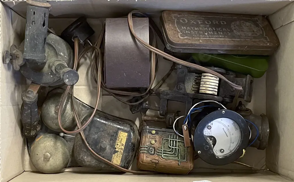 Box of Assorted Vintage Image 1++