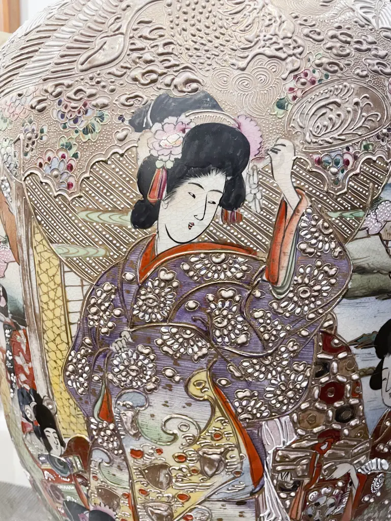 Large Satsuma Floor Vase (Faults) Image 1++